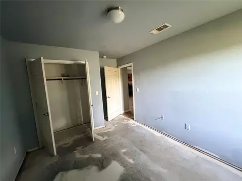 Bedroom - 424 Baker Cir, Ames, TX 77575 photo 2 of 5