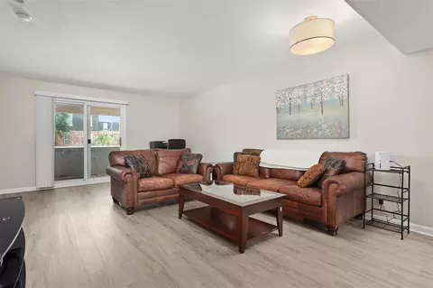 215 Post Office St #1208, Galveston, TX 77550