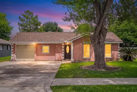 2309 Halbert Dr, Pearland, TX 77581