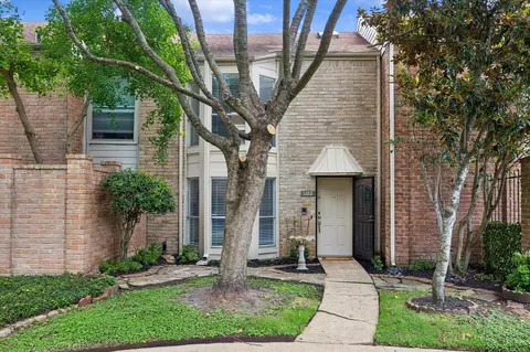 800 Country Place Dr #1102, Houston, TX 77079