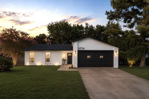 6934 Pickett Dr, Richmond, TX 77469
