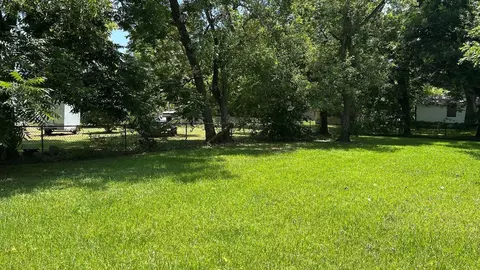 1106 Earley St, Sweeny, TX 77480 photo 4