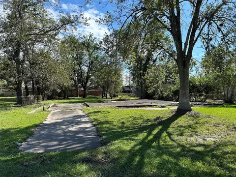 1106 Earley St, Sweeny, TX 77480 photo 3