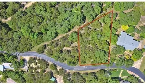 8602 Grandview Dr, Jonestown, TX 78645