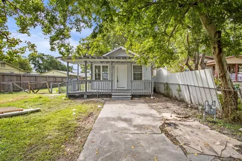 4718 Palmetto St, Bacliff, TX 77518
