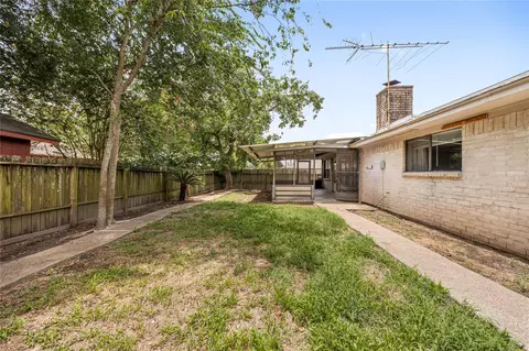 Exterior - 6602 Fallengate Dr, Spring, TX 77373 photo 6 of 7