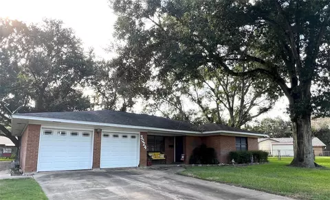 3024 Lamar Cir, El Campo, TX 77437 photo 1