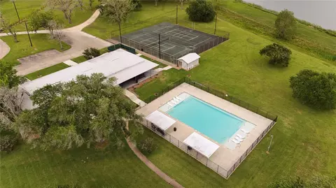 1207 Mill Rd, Angleton, TX 77515 photo 18