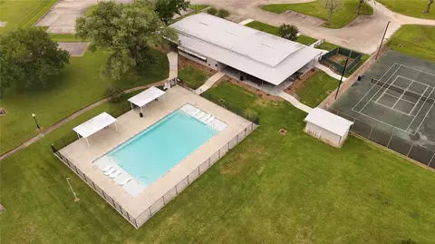 1207 Mill Rd, Angleton, TX 77515 photo 17