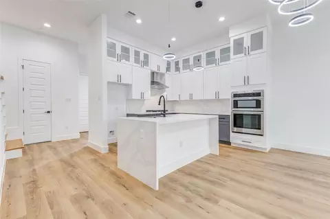 2118 Live Oak St #B, Houston, TX 77003