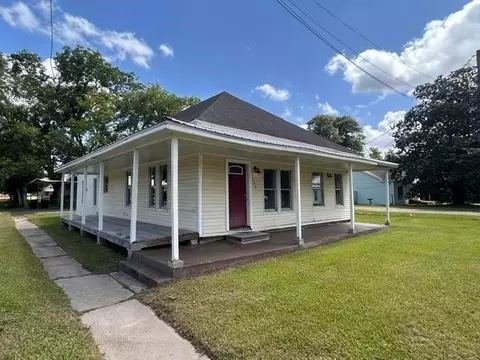 590 W Cora Lee St, Sour Lake, TX 77659