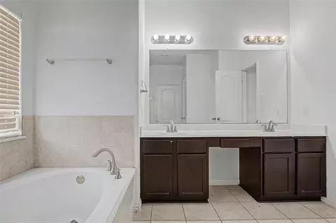 Bath - 22814 Jetty Manor Ln, Spring, TX 77373 photo 6 of 6
