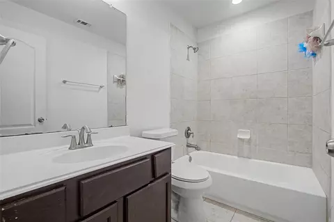 Bath - 22814 Jetty Manor Ln, Spring, TX 77373 photo 2 of 6