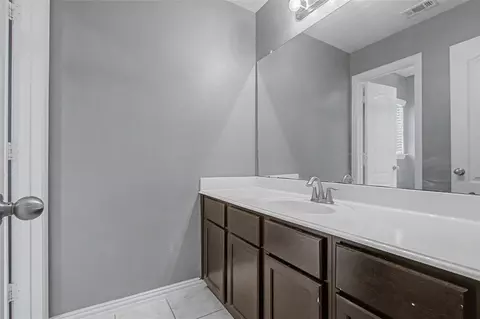 Bath - 22814 Jetty Manor Ln, Spring, TX 77373 photo 3 of 6