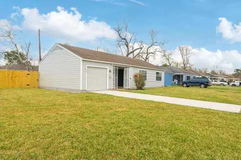 4901 Richfield Ln, Houston, TX 77048