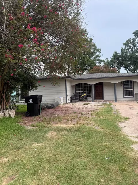 7220 Parker Rd, Houston, TX 77016