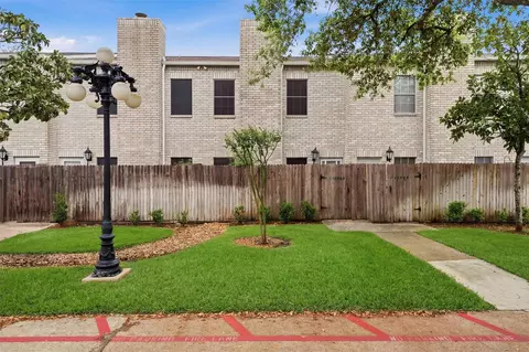 17597 Red Oak Dr #7597, Houston, TX 77090