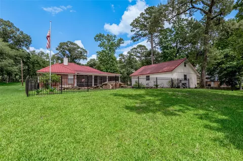 Exterior - 324 Red Oak Ln, Trinity, TX 75862 photo 9 of 10