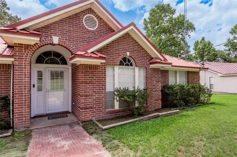 Exterior - 324 Red Oak Ln, Trinity, TX 75862 photo 4 of 10