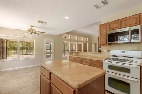 Kitchen - 324 Red Oak Ln, Trinity, TX 75862 photo 4 of 5