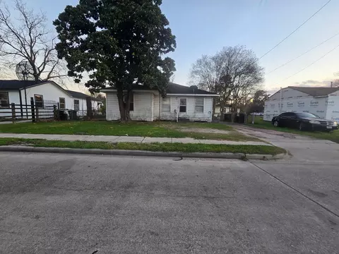 108 Parker Rd, Houston, TX 77076