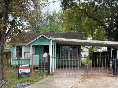 64 Neyland St, Houston, TX 77022