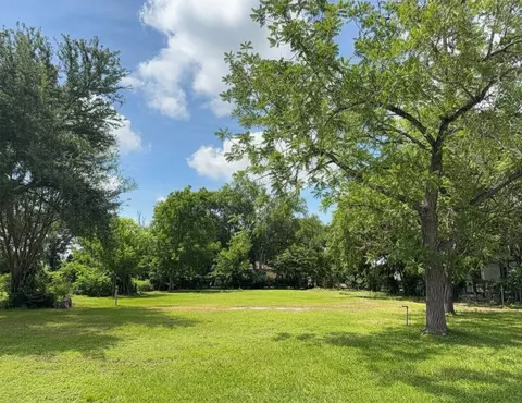 1819 Neuman St, La Marque, TX 77568