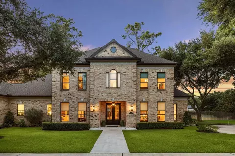 4 W Shady Ln, Houston, TX 77063