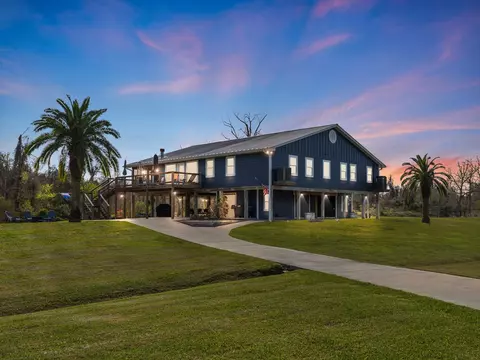 890 Exotic Isle Dr, Matagorda, TX 77457