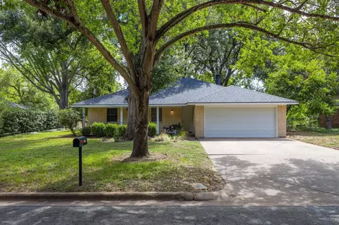 1200 Hollis Dr, Brenham, TX 77833