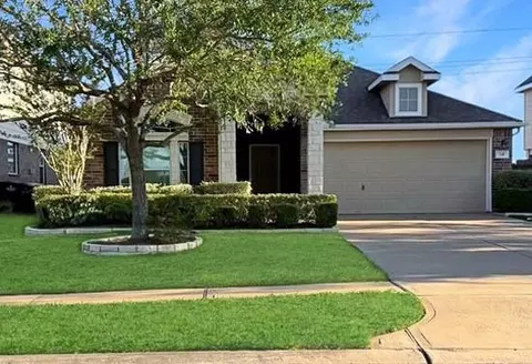 341 Lake Line Dr, Alvin, TX 77511