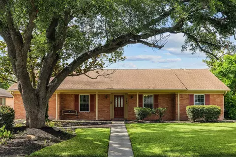 9646 Fairdale Ln, Houston, TX 77063