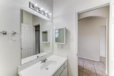 Bath - 4039 Mossy Spring Ln, Spring, TX 77388 photo 4 of 5