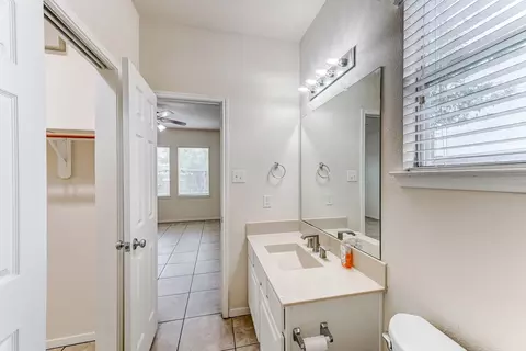 Bath - 4039 Mossy Spring Ln, Spring, TX 77388 photo 2 of 5