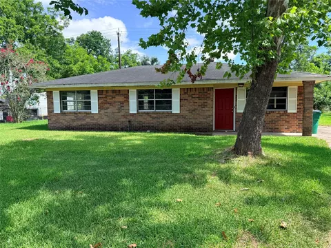 225 Burkett St, Richwood, TX 77531