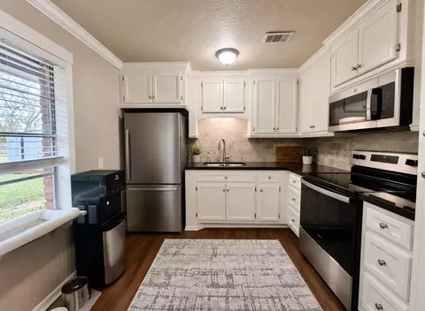 111 Mimosa, Lake Jackson, TX 77566