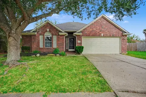 5139 Chase Park Cir, Bacliff, TX 77518