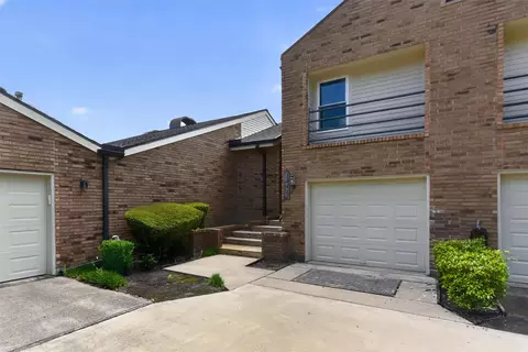 15920 Seahorse Dr, Houston, TX 77062