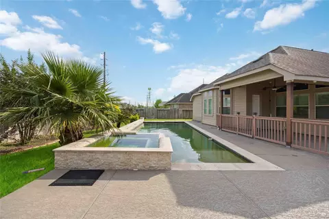 2805 Parkside Village Ln, Pearland, TX 77581