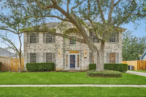 1808 N Mission Cir, Friendswood, TX 77546