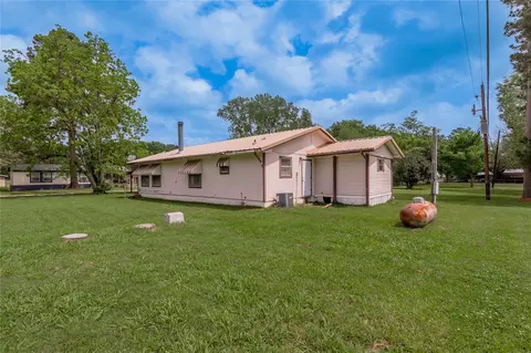 Exterior - 151 Moon Lake Dr, Trinity, TX 75862 photo 6 of 10