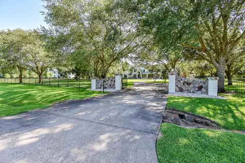8518 Halls Retreat Ct, Missouri City, TX 77459