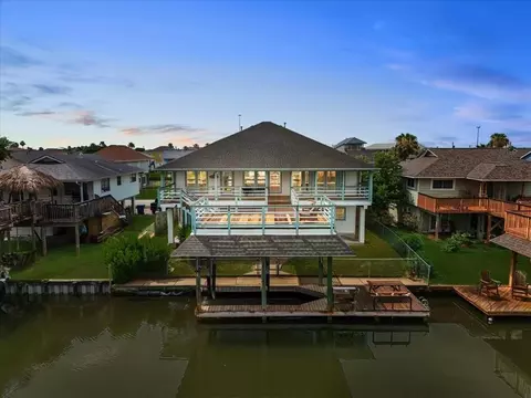 933 Bonita St, Bayou Vista, TX 77563