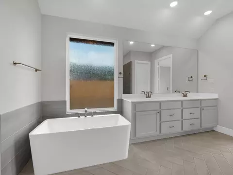 Bath - 22626 Ruby Forest Rd, Tomball, TX 77377 photo 2 of 4