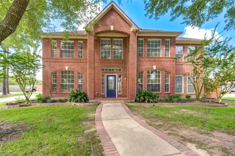 1016 Applewood Dr, Friendswood, TX 77546