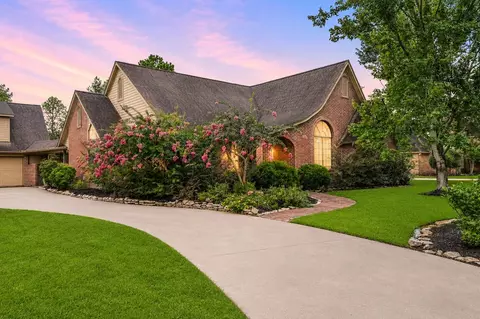 1207 W Edgewood Dr, Friendswood, TX 77546