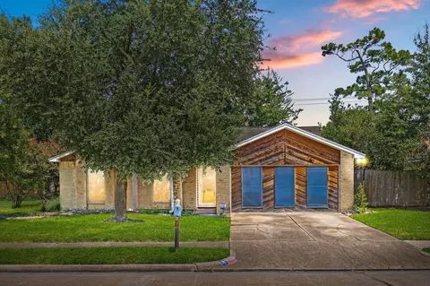 1346 Castle Glen Dr, Houston, TX 77015