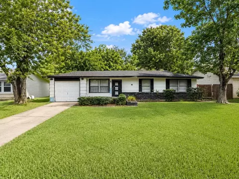 5935 Glenhurst Dr, Houston, TX 77033