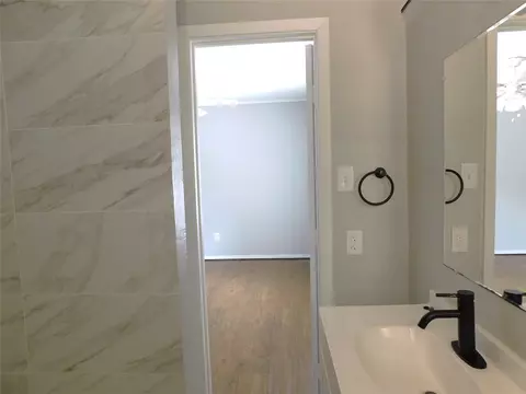 Bath - 1012 E 1014 E 23rd St, Bryan, TX 77803 photo 5 of 7