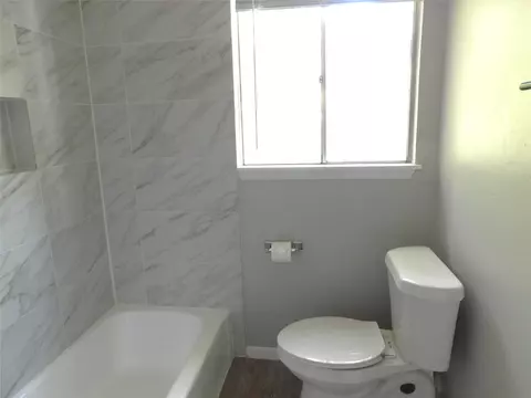 Bath - 1012 E 1014 E 23rd St, Bryan, TX 77803 photo 6 of 7